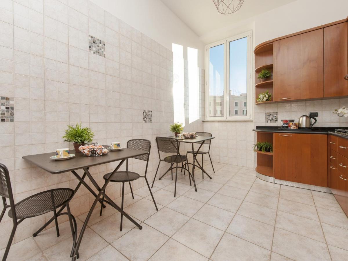 Retro Rooms Termini Рим Екстер'єр фото